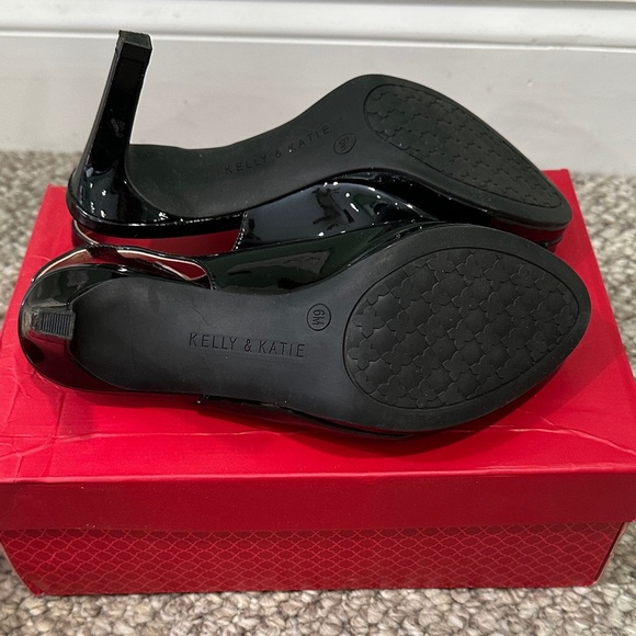 Kelly & Katie Black Patent Slingback Heels - Picture 3 of 4